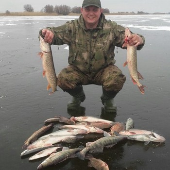 Рыбалка в Астрахани зимой на базе Донгар
